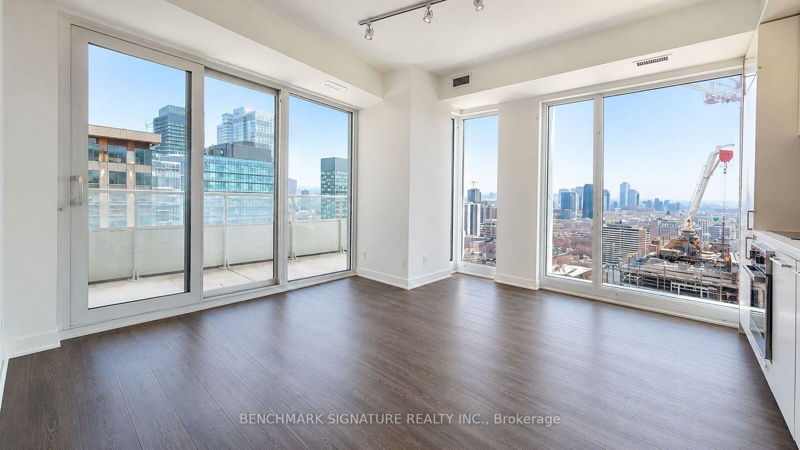Property Photo:  88 Queen Street E 3202  ON M5C 0B6 