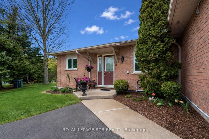 Property Photo:  28 Reddington Drive 1  ON L7E 0E4 
