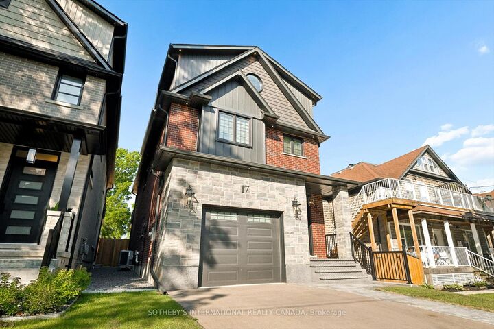 Property Photo:  17 Avondale Avenue S  ON N2L 2B5 