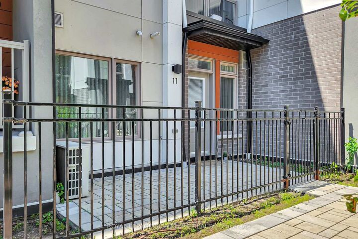 Photo de la propriété: 60 Orchid Place Drive 11 ON M1B 0C4