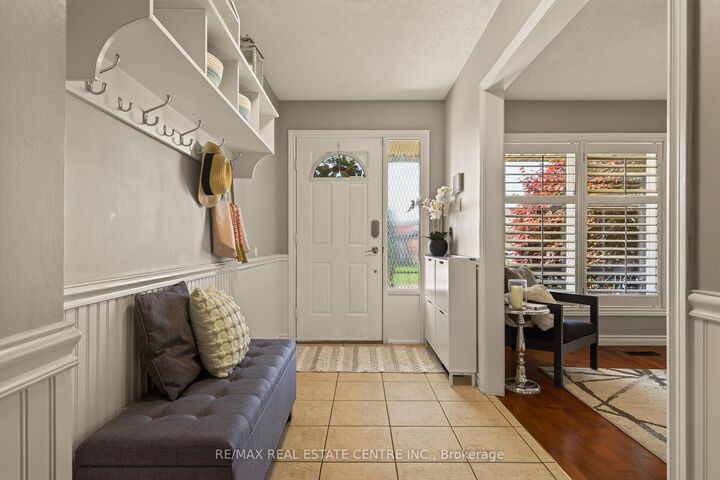 Property Photo:  39 Trenholme Crescent  ON L8W 2L4 