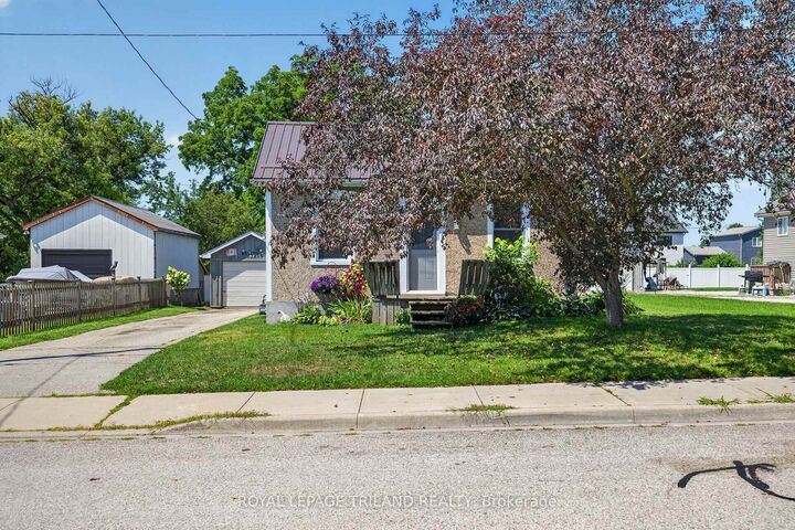 Property Photo:  244 West Street  ON N0L 1B0 