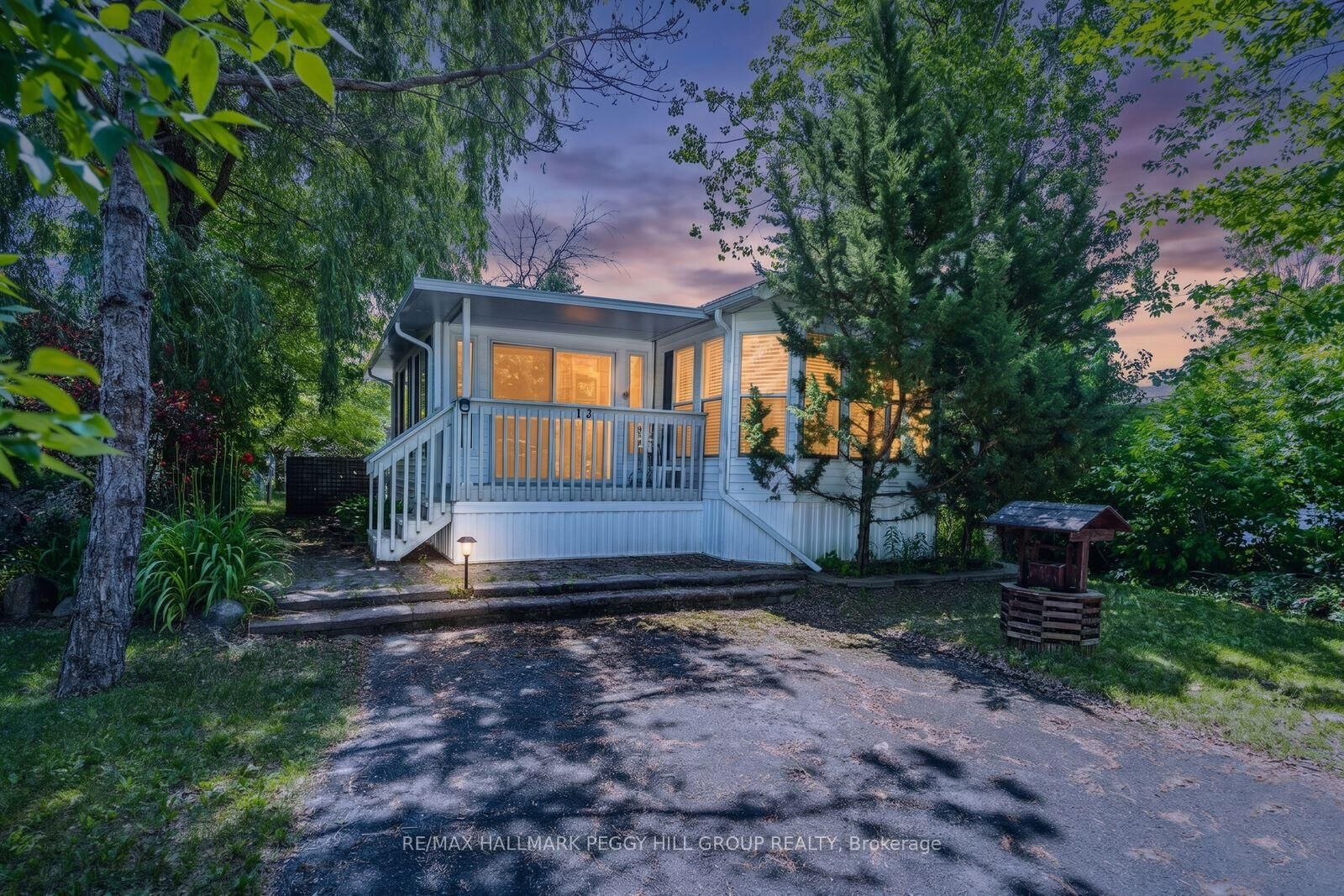 Property Photo:  13 Huron Circle  ON L9Z 1X7 
