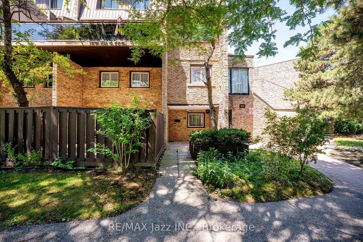 Property Photo: 120 Ling Road 38 ON M1E 4V9