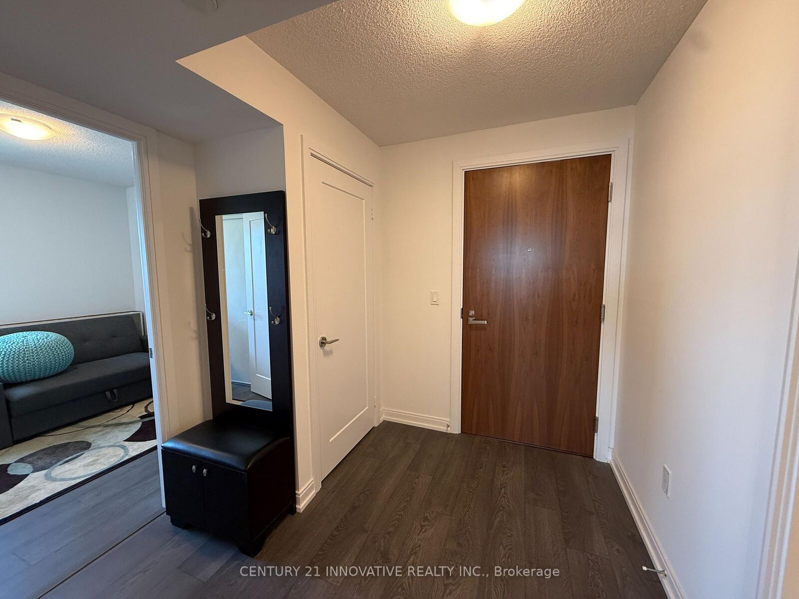 Property Photo:  275 Village Green Square 1723  ON M1S 0L8 