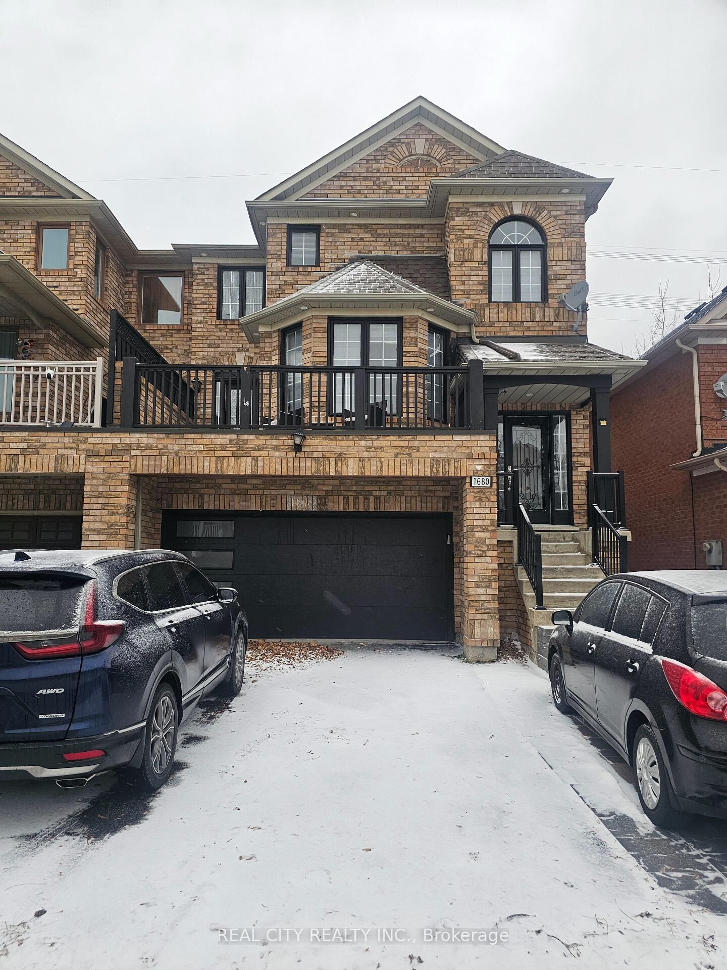 Property Photo: 1680 Samuelson Circle ON L5N 7Z7