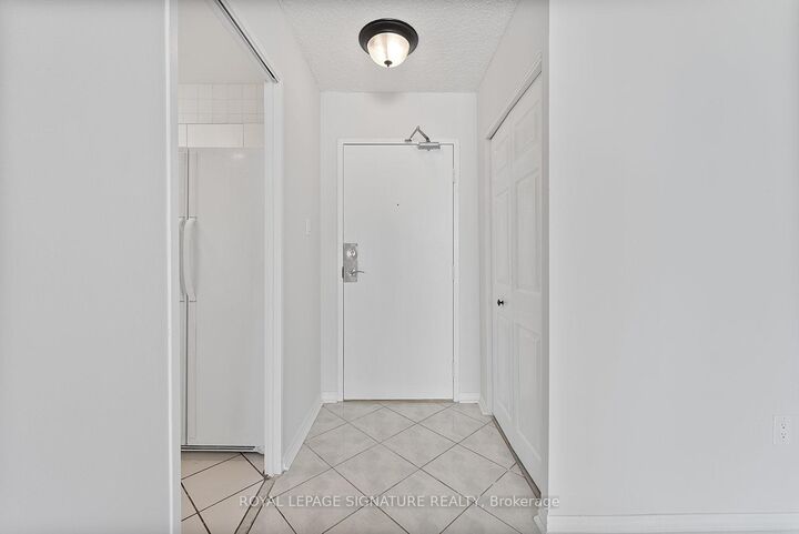 Property Photo:  5 San Romanoway N/A 906  ON M3N 2Y4 