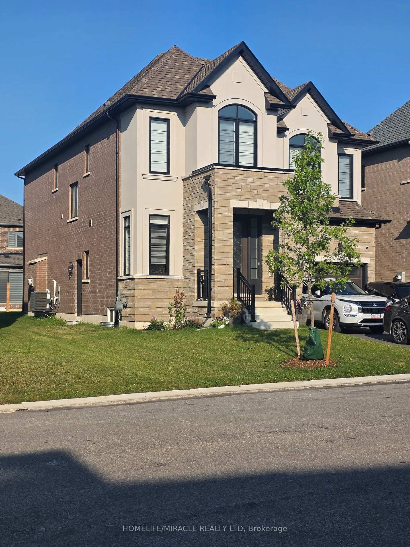 Property Photo:  229 Hardwood Avenue  ON N4T 0P9 