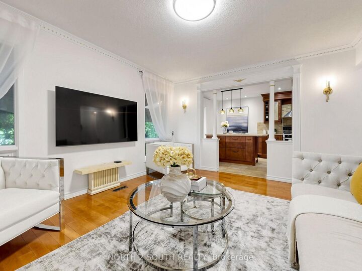 Property Photo: 19 Roosevelt Drive ON L4C 6V1