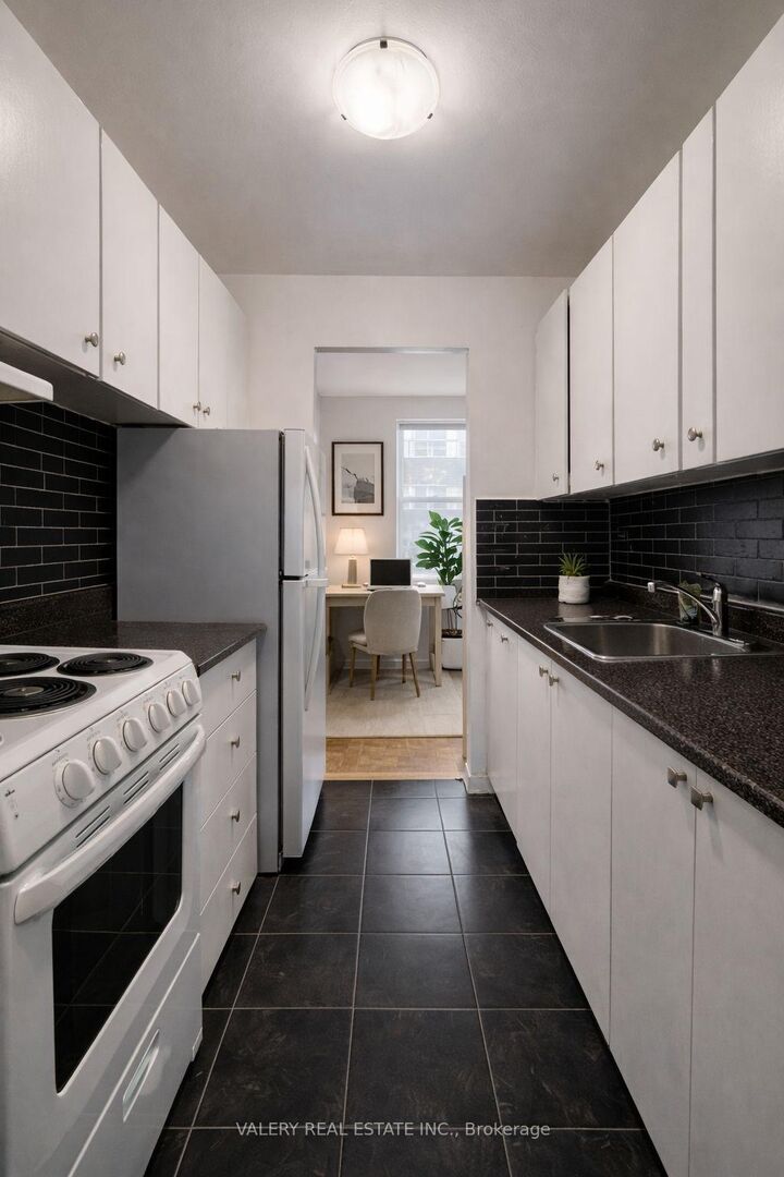 Property Photo:  1780 Lawrence Avenue E 101  ON M1R 2Y2 