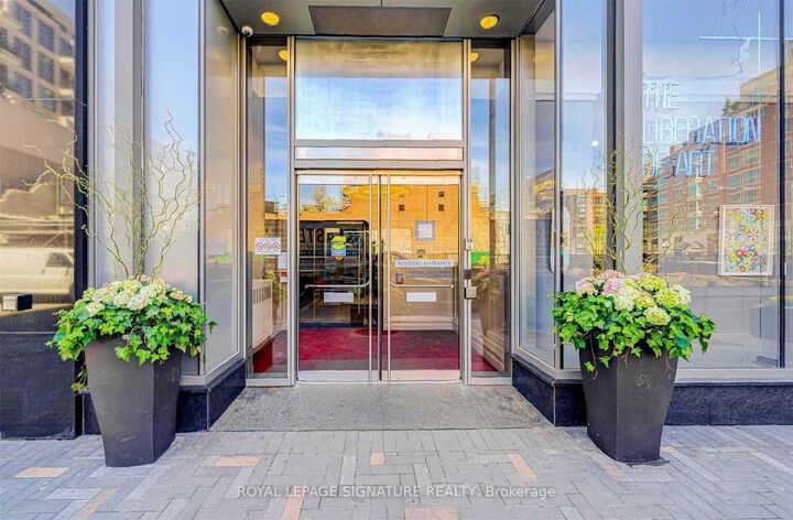 Property Photo:  155 Yorkville Avenue 1113  ON M5R 0B4 