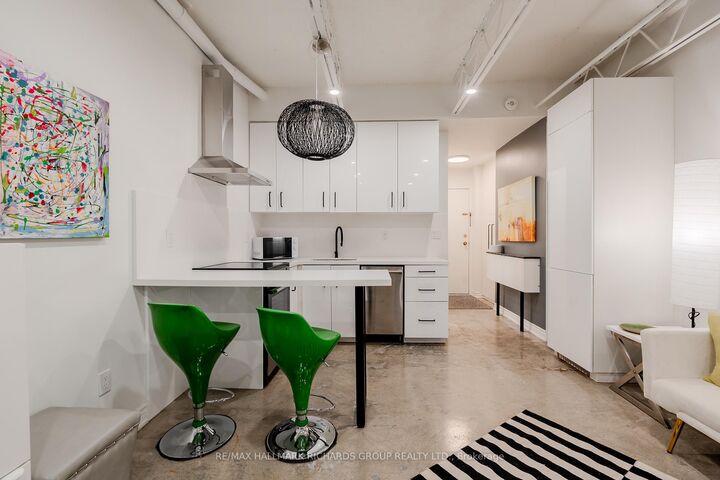 Property Photo:  123 Woodbine Avenue 121  ON M4L 3V8 