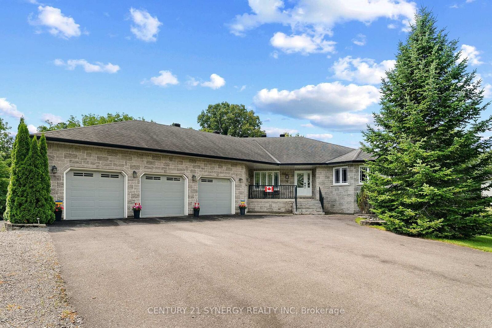 Property Photo: 21 Holly Drive ON K0E 1T1
