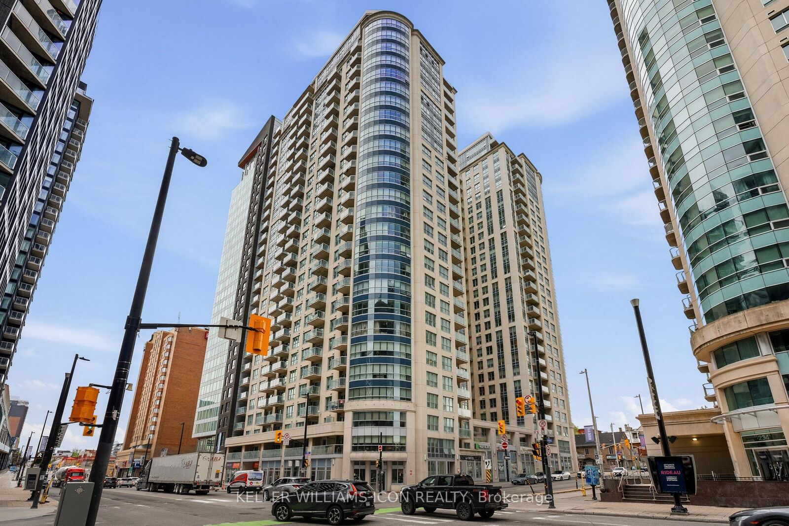 Property Photo:  242 Rideau Street 1202  ON K1N 0B7 