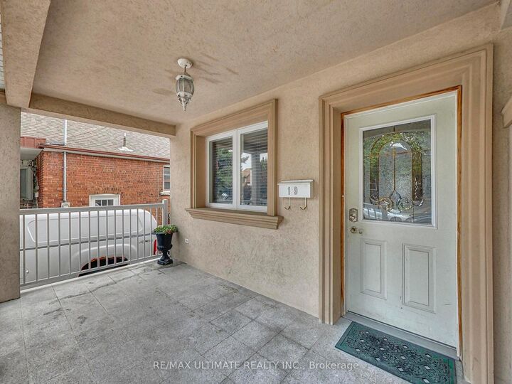 Property Photo:  19 Glenora Avenue Upper  ON M6C 3Y2 