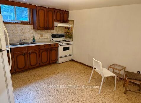 Property Photo:  256 Patricia Avenue Lower  ON M2M 1J8 