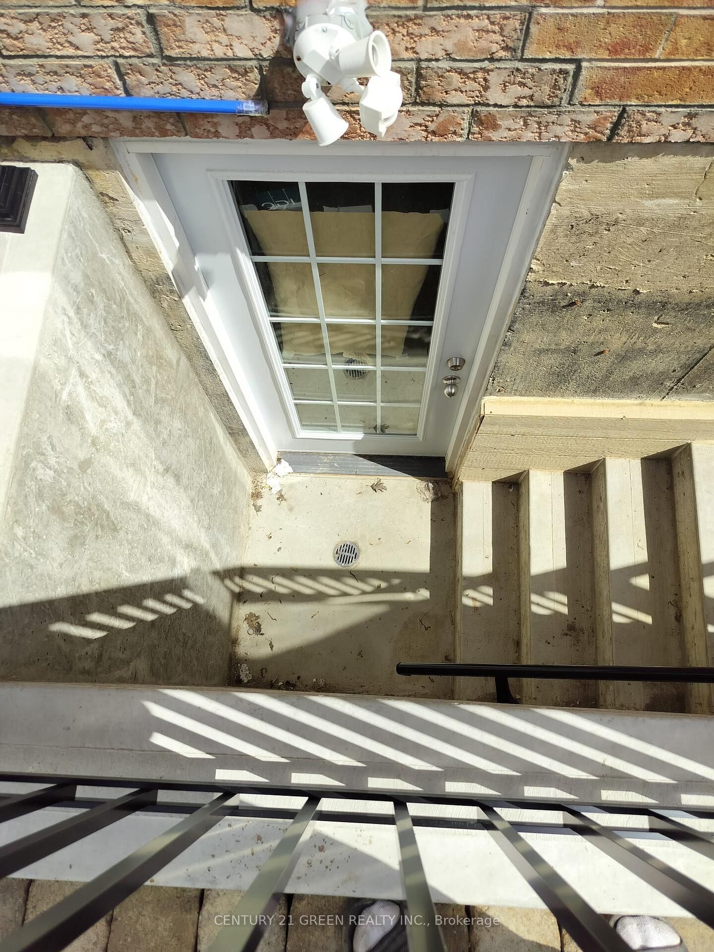 Property Photo:  852 McNair Circle Lower  ON L9T 6Y6 
