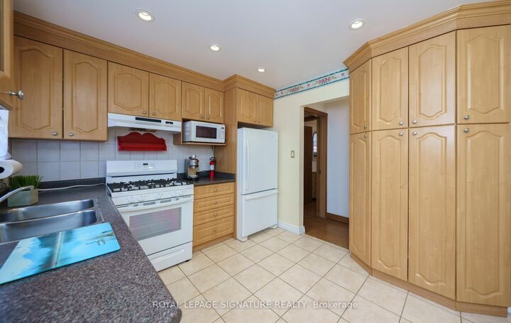 Property Photo: 34 Rainier Square ON M1T 2Z9