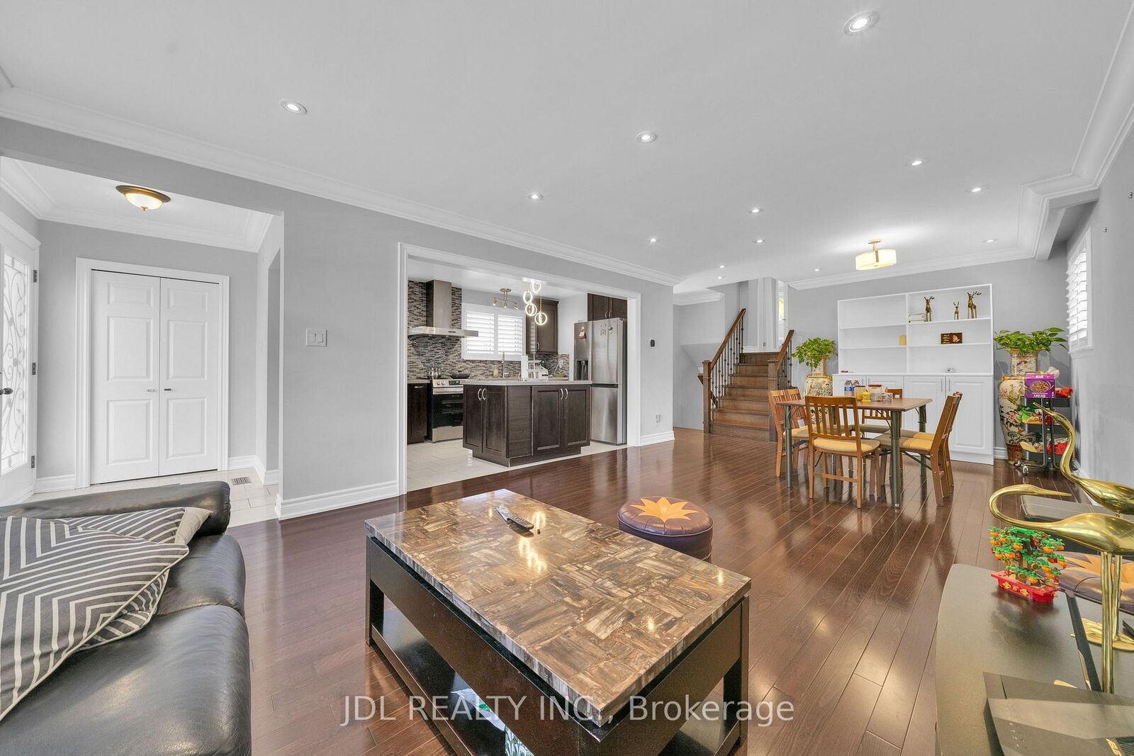 Property Photo: 53 Southdale Drive ON L3P 1J6