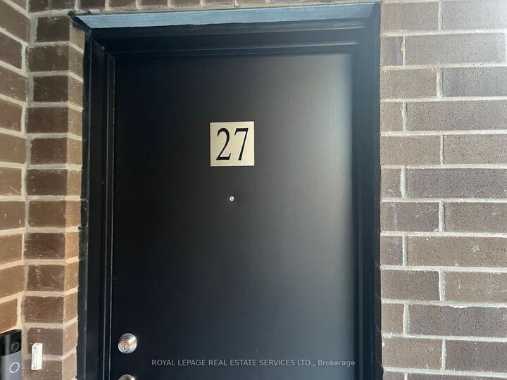 Property Photo: 3550 Colonial Drive Unit 27 ON L5L 0C1