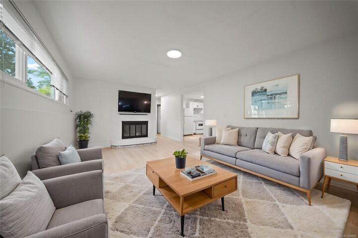Property Photo:  5188 Maureen Way  BC V9T 3Y2 