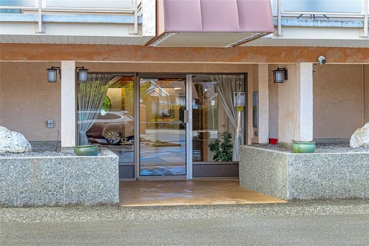 Property Photo:  435 Festubert St #402  BC V9L 3T3 
