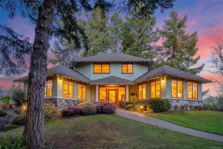 Property Photo: 240 Viaduct Ave W BC V9E 2B6