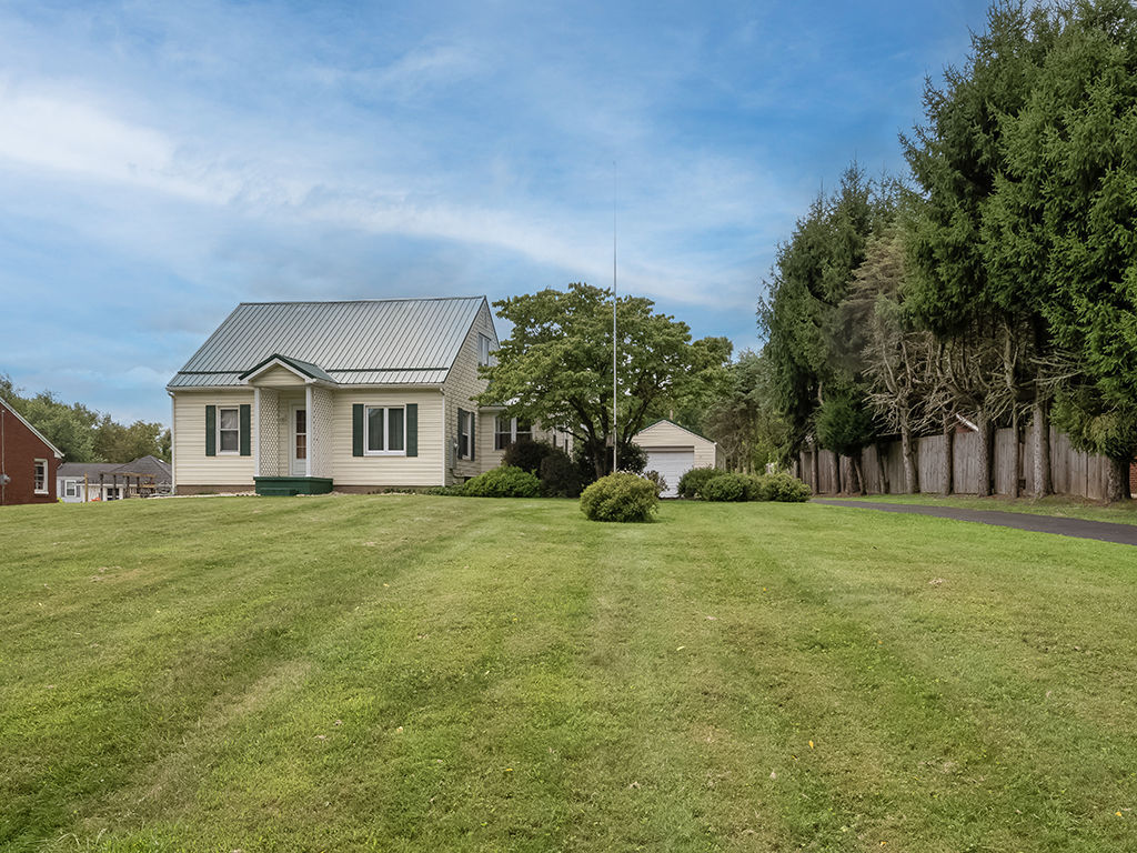 Property Photo:  182 Oak Manor Drive  PA 15065 