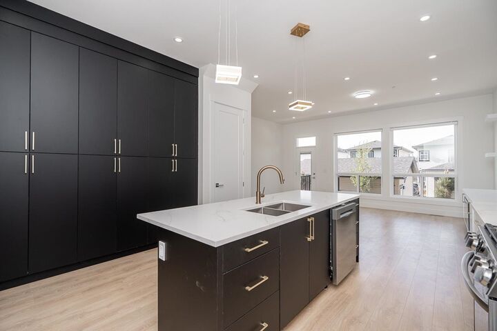 20547 74B Avenue — photo 1