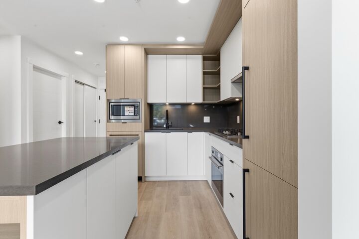 Property Photo: 2268 E Broadway 404 BC V5N 0L2