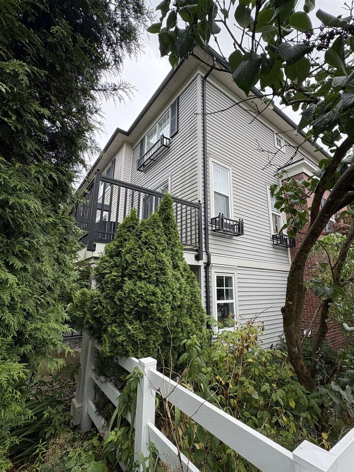 2495 Davies Avenue 11 — photo 1