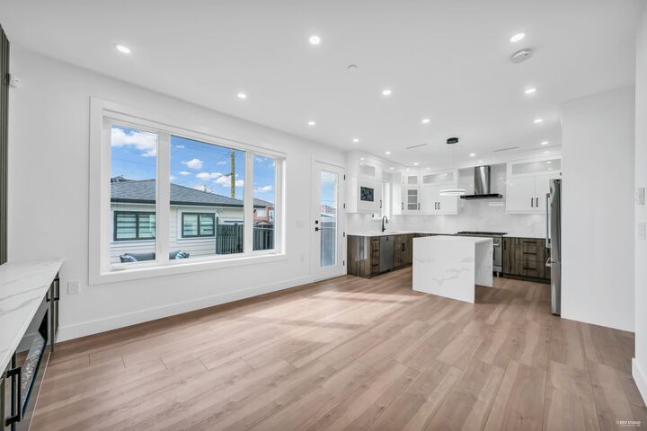 Property Photo: 3344 Adanac Street 2 BC V5K 2P3