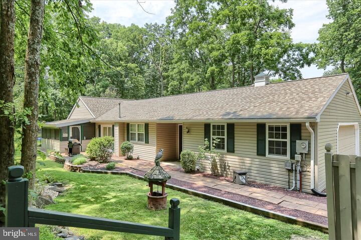 Property Photo:  30 Lakeview Court  PA 17365 