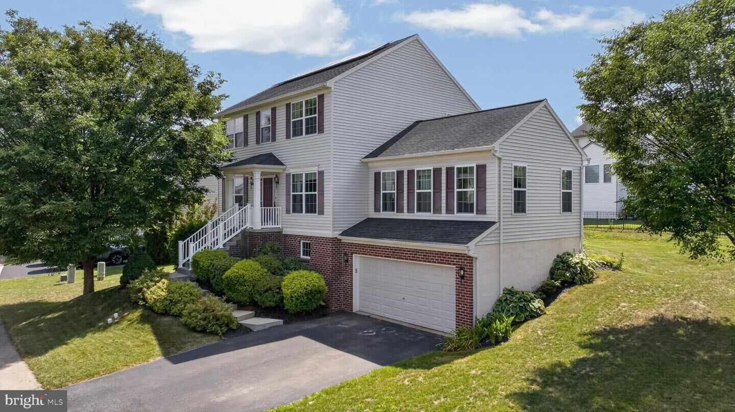 Property Photo:  1 Cameron Court  PA 17517 