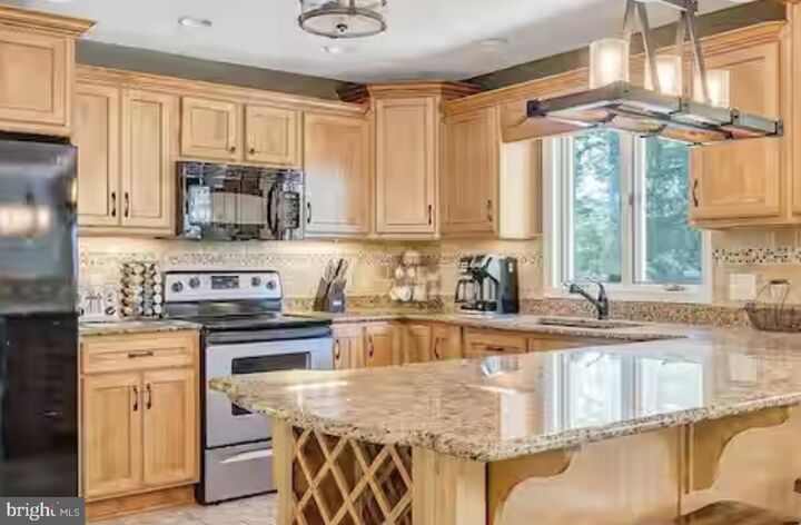 Property Photo: 1439 Kaseys Lakeview Drive VA 24121