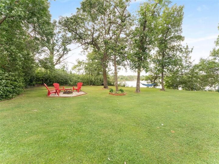 Property Photo: 12 Splitpoint Road MB R0E 2A0
