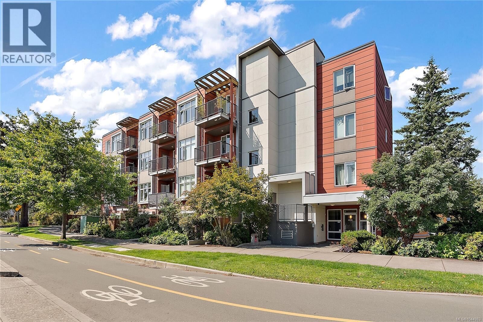 Property Photo:  4030 Borden Street 102  BC V8X 2E9 