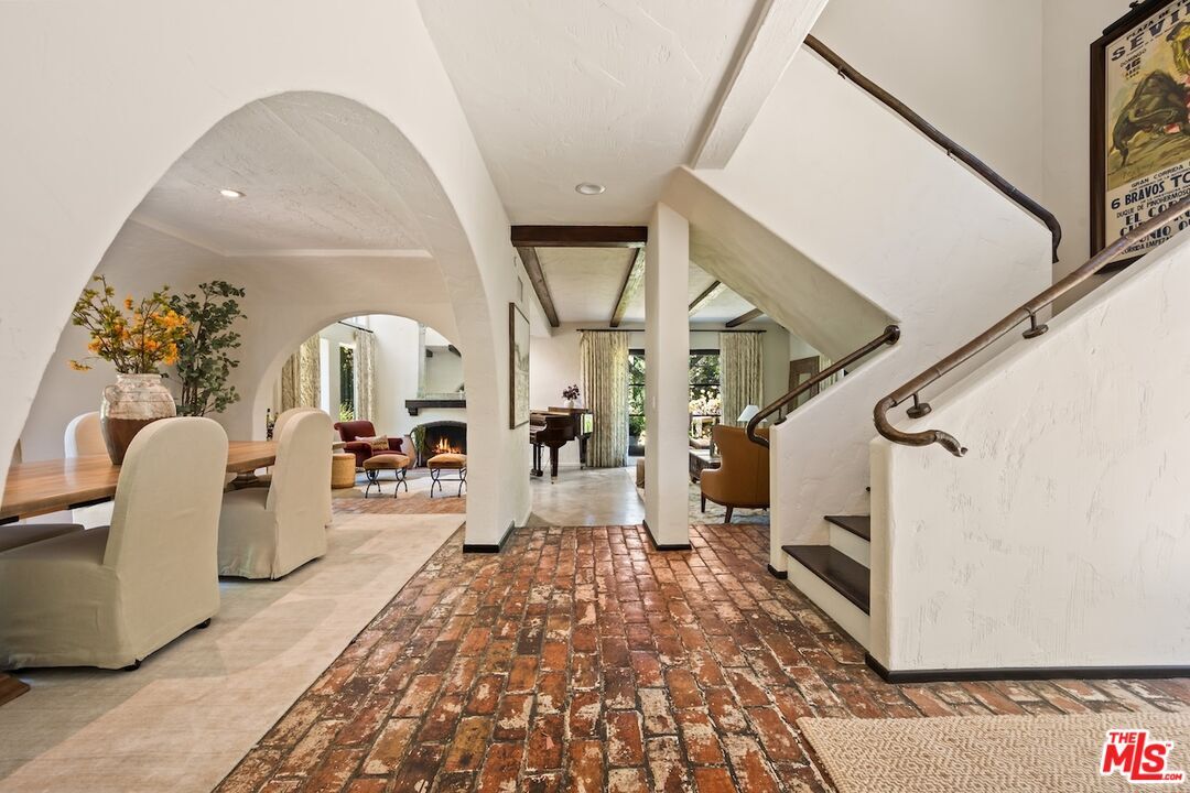 Property Photo: 11662 Duque Dr CA 91604