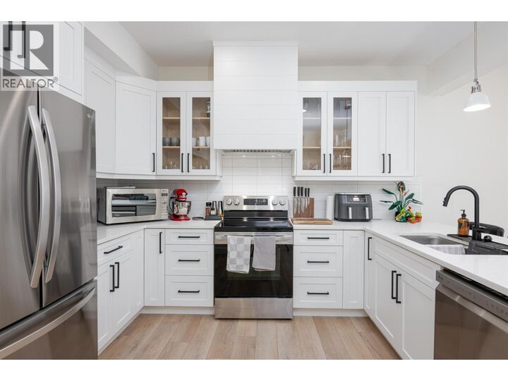 Property Photo: 4274 22nd Avenue 509 BC V2N 0J4