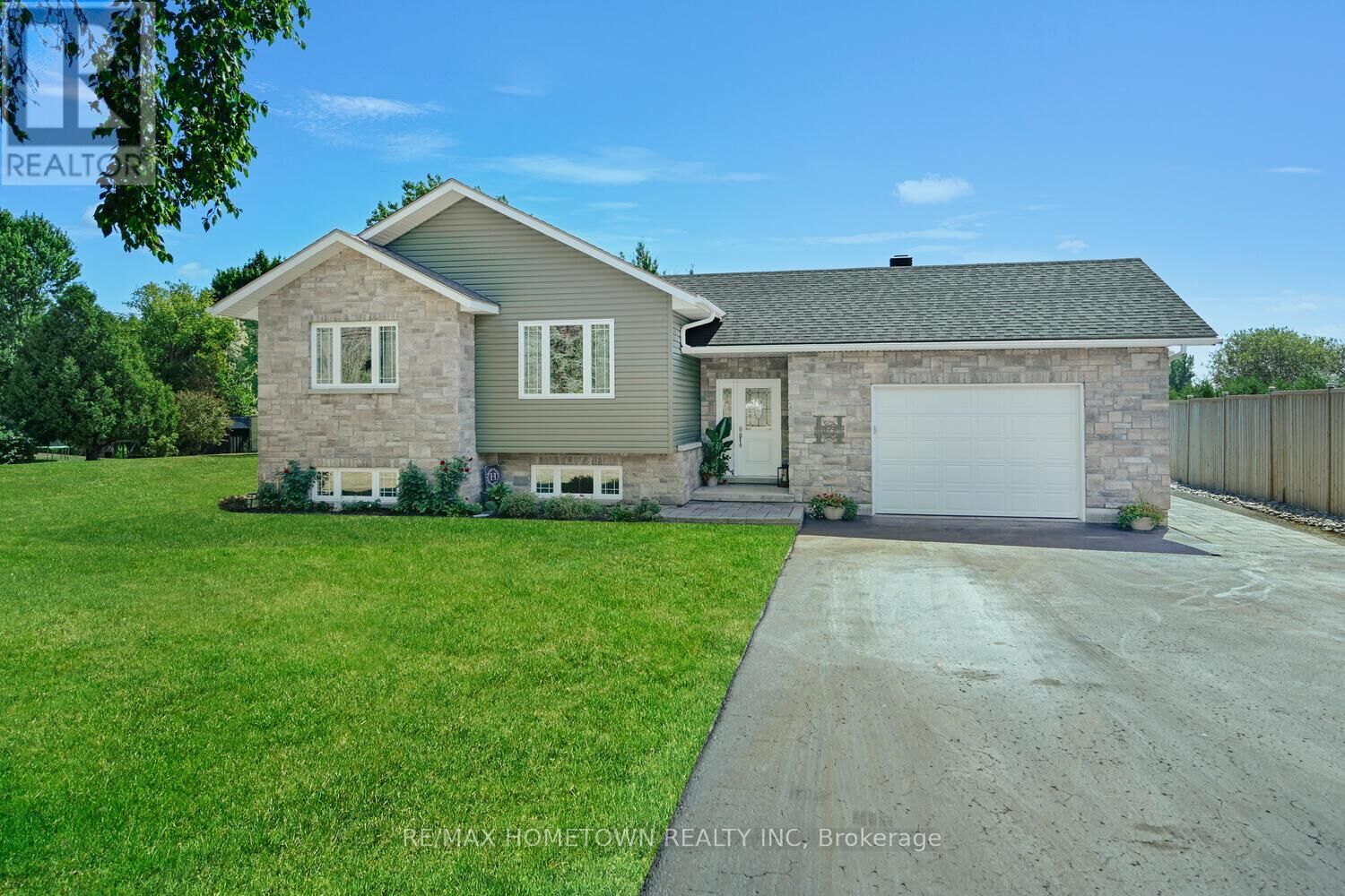 Property Photo: 2915 2nd Corners ON K6V 5T1