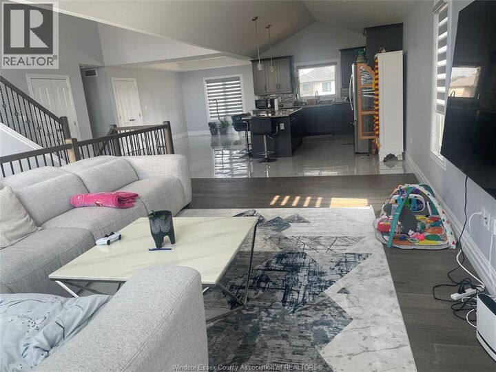 Property Photo:  112 Kingsbridge Drive Upper  ON N9V 4B6 