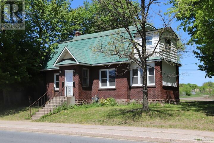 344 Wellington St E — photo 1