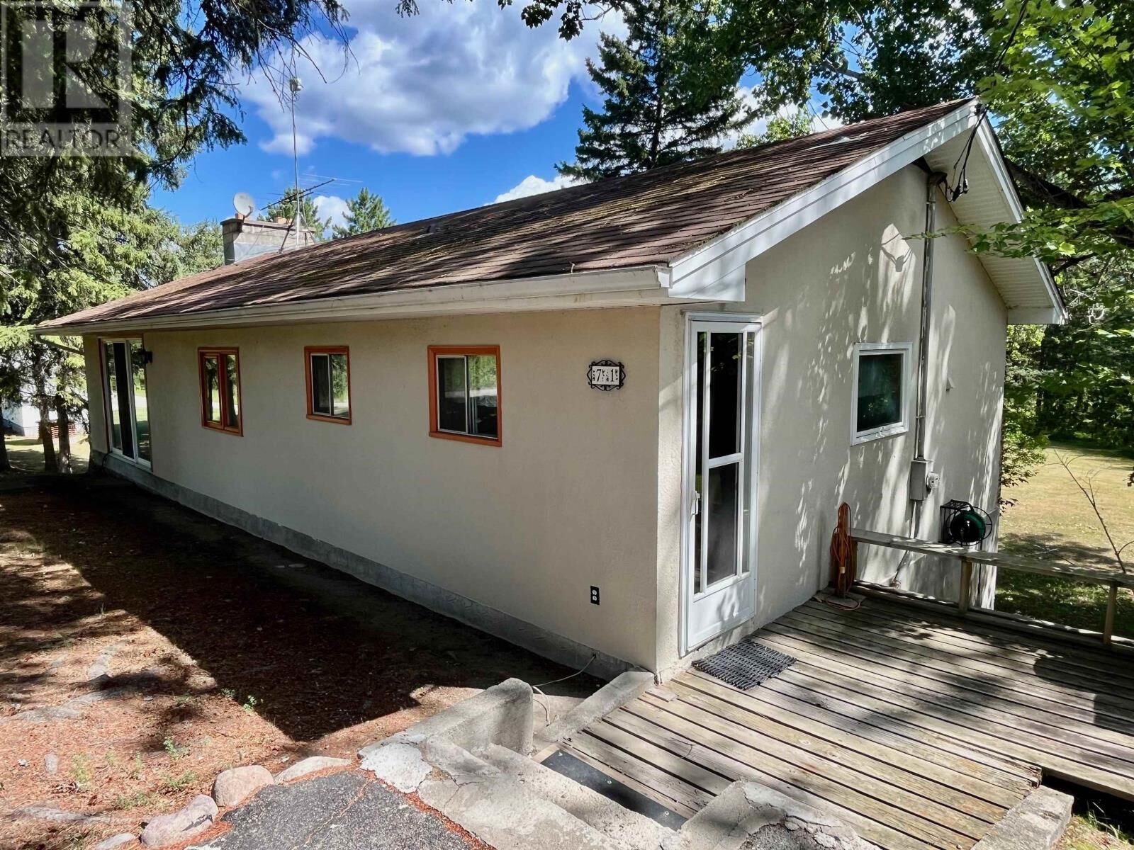 Property Photo: 71 Lakeview Rd ON P8N 2Y4