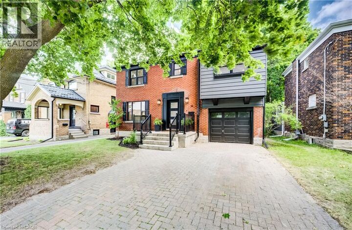 34 Moore Avenue North — photo 1