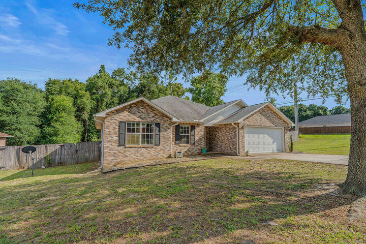 Property Photo:  101 Conquest Avenue  FL 32536 