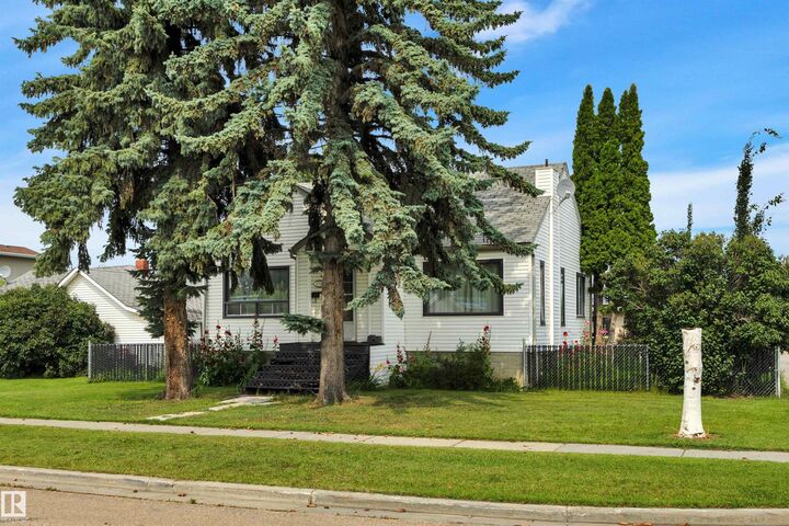 Property Photo:  4702 49 Ave  AB T0C 0V0 