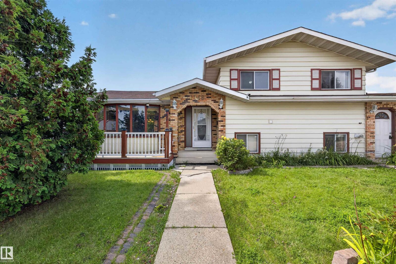 Property Photo:  6348 34A Avenue NW  AB T6L 1E4 
