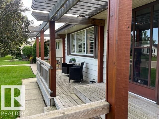 Property Photo:  6307 92A Avenue NW  AB T6B 0T5 