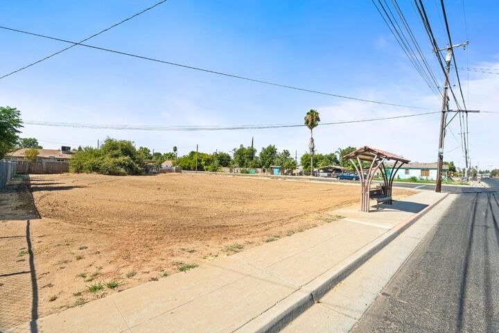 Property Photo:  900 Sunrise  CA 93638 
