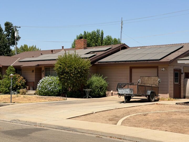 Property Photo:  2106 4th Street  CA 93657 